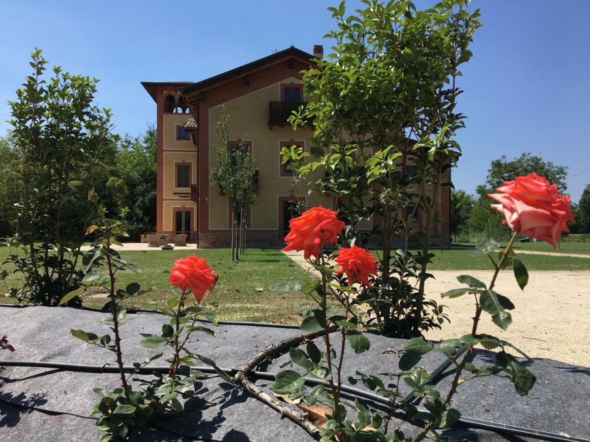 Villa Laura Cocconi ภายนอก รูปภาพ